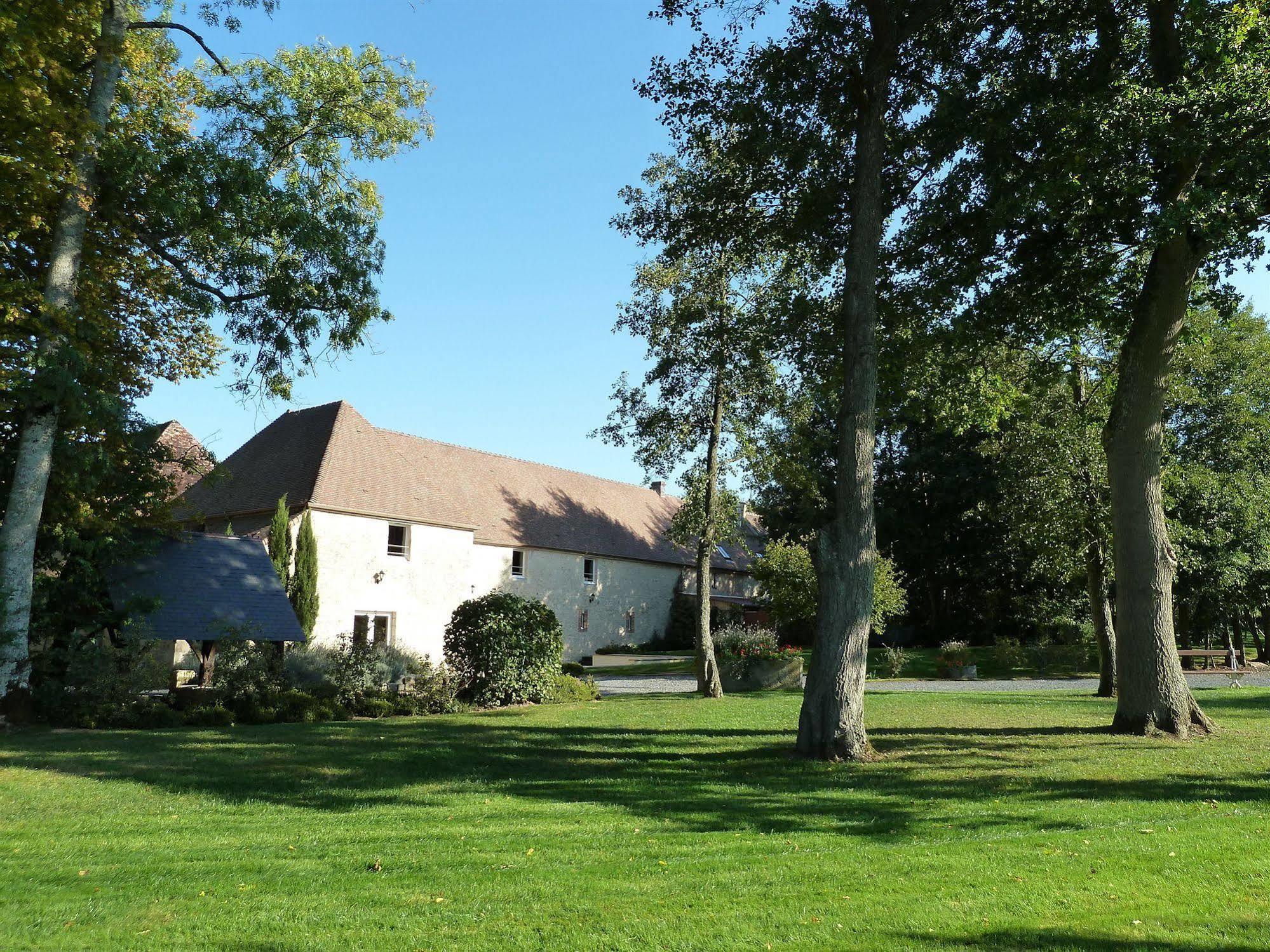 Domaine De La Tour Acomodação com café da manhã Saint-Pierre-Canivet Exterior foto